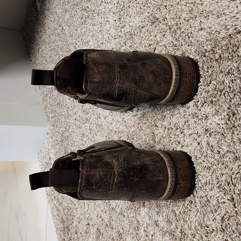 Women's Weathered Black Leather Ankle Boots - Picture 3 of 9